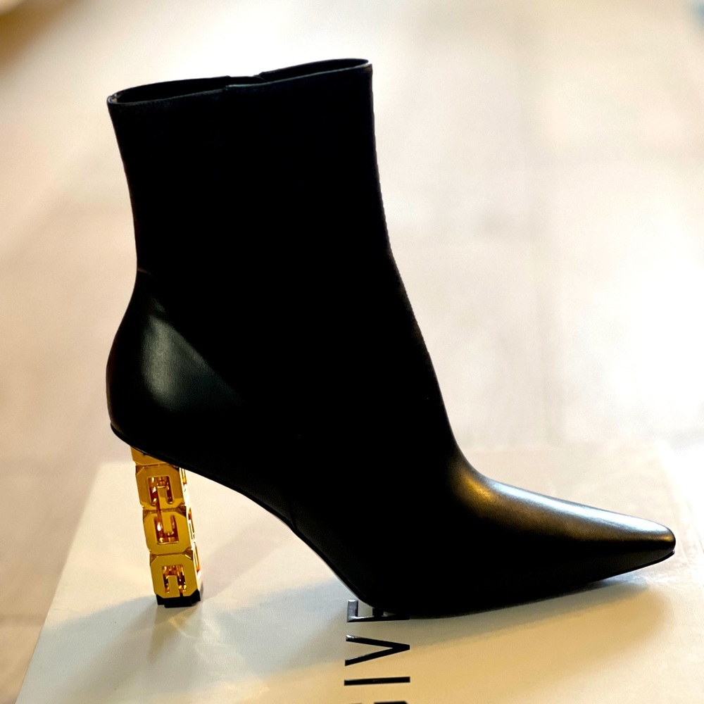 Never worn beautiful boots!